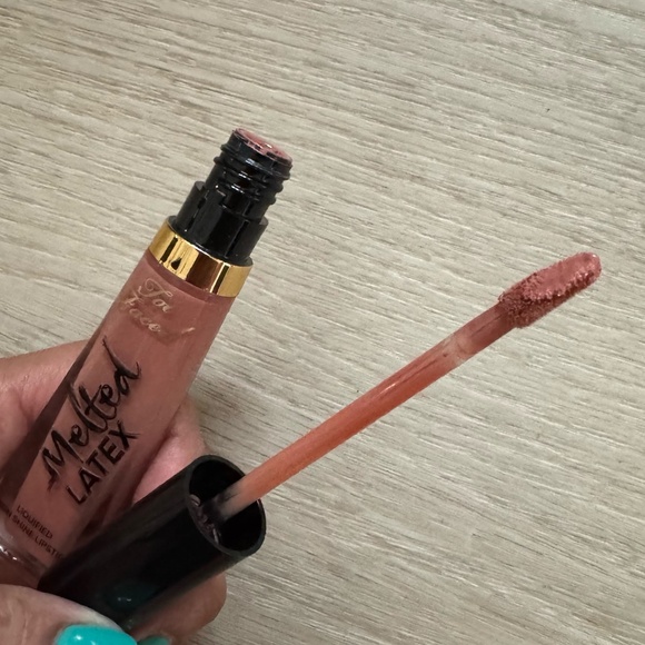 Too Faced "Hopeless Romantic" lip gloss - Picture 4 of 5
